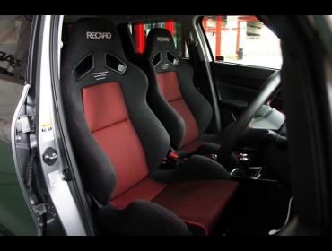 SUZUKI�@�X�C�t�g�@ZC33S�i2018�N�j�@�Ɂ@RECARO�i���J���j�@SR-7�@GK100�@BK/RED�@�~���E�@����