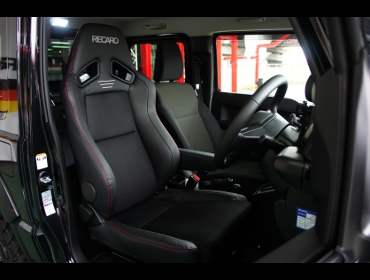 SUZUKI�@�W���j�[�@JB64�i2018�N�j�@�Ɂ@RECARO�i���J���j�@SR-7F�@Lassic�@BK�@�V�[�g�q�[�^�[�t���@�A�[�����X�g�t���@����