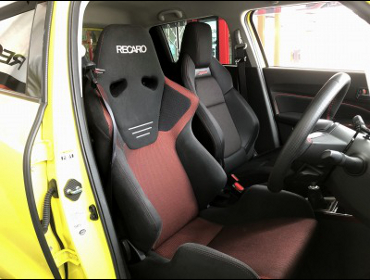 SUZUKI�@�X�C�t�g�X�|�[�c�@ZC33S�i2017�N�j�@�Ɂ@RECARO�i���J���j�@SR-6�@GK100S�@BK/RED�@�V�[�g�q�[�^�[�t���@����