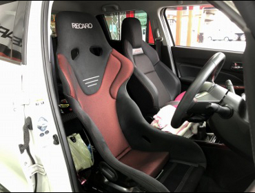 SUZUKI�@�X�C�t�g�X�|�[�c�@ZC33S�@�Ɂ@RECARO�i���J���j�@RS-G�@GK�@BK/RED�@����