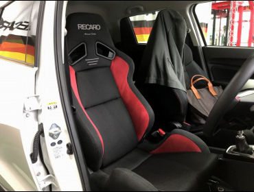 SUZUKI�@�X�C�t�g�@ZC33S�@�Ɂ@RECARO�i���J���j�@SR-7�@����@�A�h�o���X�G�f�B�V����2019�@RED�@����
