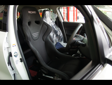 SUZUKI�@�X�C�t�g�X�|�[�c�@ZC33S�i2019�N�j�@�Ɂ@RECARO�i���J��)�@RS-G�@GK�@BK/BK�@����