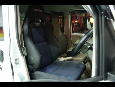 SUZUKI�@�G�u���B�@DA17V�i2019�N�j�@�Ɂ@RECARO�i���J���j�@SR-7F�@GK100�@BK/BL�@A/R�@����