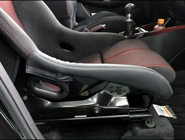 SUZUKI�@�X�C�t�g�X�|�[�c�@ZC33S�i2019�N�j�@�Ɂ@RECARO�i���J���j�@RS-G�@GK�@BK/RED�@����