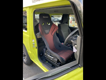 SUZUKI�@�W���j�[�@JB64W�i2020�N�j�@�Ɂ@RECARO�i���J���j�@RS-G�@GK�@BK/RED�@�V�[�g�q�[�^�[�t���@����