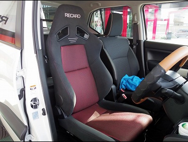 SUZUKI�@�N���X�r�[�@�Ɂ@RECARO�i���J���j�@SR-7F�@GK100�@BK/RED�@�V�[�g�q�[�^�[�t���@����
