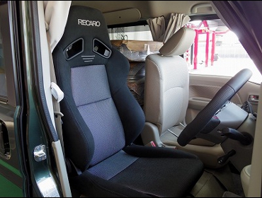 SUZUKI�@�G�u���B���S���@DA17W�i2019�N�j�@�Ɂ@RECARO�i���J���j�@SR-7F�@GK100�@BK/SIL�@�V�[�g�q�[�^�[�t���@����