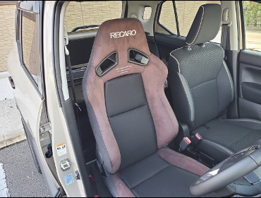 SUZUKI�@�N���X�r�[�@�Ɂ@RECARO�i���J���j�@SR-7F�@GU100H�@�u���E���@�V�[�g�q�[�^�[�t���@����