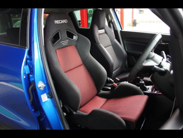 SUZUKI�@�X�C�t�g�X�|�[�c�@ZC33S�i2019�N�j�@�Ɂ@RECARO�i���J���j�@SR-7�@GK100�@BK/RED�@����