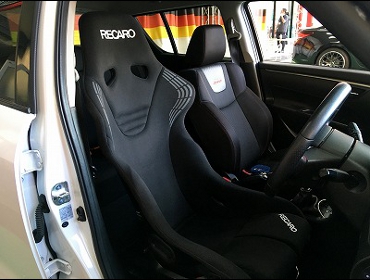 SUZUKI�@�X�C�t�g�X�|�[�c�@ZC32S�@�Ɂ@RECARO�i���J���j�@RS-GS�@BK�@����