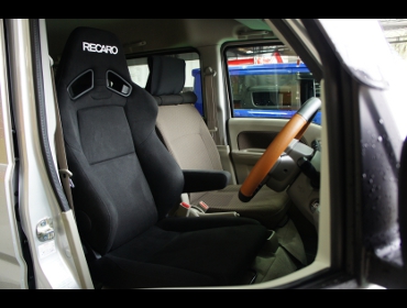 SUZUKI�@�G�u���B�o���@DA17V�i2020�N�j�@�Ɂ@RECARO�i���J���j�@SR-7F�@KK100�@BK�@�A�[�����X�g�t���@����