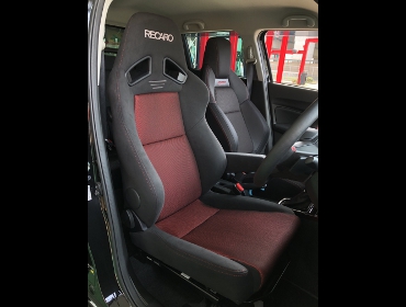 SUZUKI�@�X�C�t�g�X�|�[�c�@ZC33S�@�Ɂ@RECARO�i���J���j�@SR-7F�@GK100�@BK/RED�@�A�[�����X�g�t���A�V�[�g�q�[�^�[�t���@����
