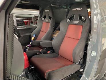 SUZUKI�@�W���j�[�@JB23�@�Ɂ@RECARO�i���J���j�@SR-7F�@GK100�@BK/RED�@�A�[�����X�g�t���@�~���E�@����