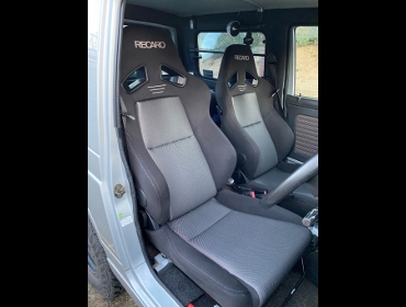 SUZUKI�@�W���j�[�@JA11�@�Ɂ@RECARO�i���J���j�@SR-7F�@GK100�@BK/SIL�@�~���E�@����