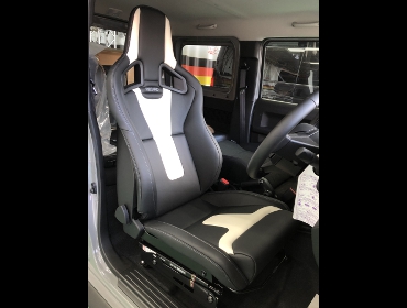 SUZUKI�@�W���j�[�V�G���@JB74�@�Ɂ@RECARO�i���J���j�@�N���X�X�|�[�c�X�^�[�@���~�e�b�h�G�f�B�V�����@���@����