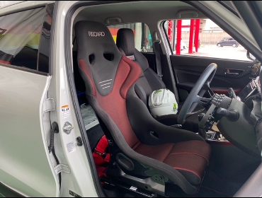 SUZUKI�@�X�C�t�g�X�|�[�c�@ZC33S�@�Ɂ@RECARO�i���J���j�@RS-G�@GK�@BK/RED�@����