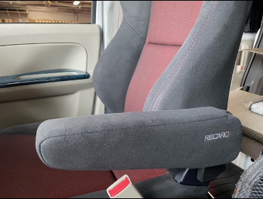 SUZUKI�@�G�u���B�@DA17V�i2019�N�j�@�Ɂ@RECARO�i���J���j�@SR-7F�@GK100�@BK/RED�@�A�[�����X�g�t���@����