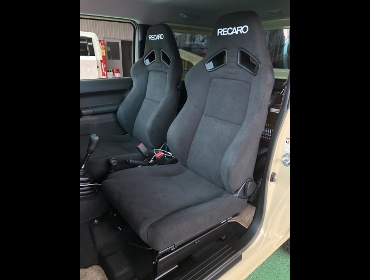 SUZUKI�@�W���j�[�@JB64W�i2021�N�j�@�Ɂ@RECARO�i���J���j�@SR-7F�@KK100�@BK�@�V�[�g�q�[�^�[�t���@����