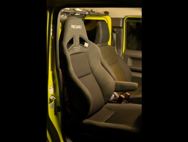SUZUKI�@�W���j�[�@JB64�i2018�N�j�@�Ɂ@RECARO�i���J���j�@SR-7F�@GK100�@BK/BK�@�V�[�g�q�[�^�[�t��/�A�[�����X�g�t���@����