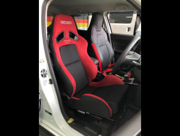 SUZUKI�@�X�C�t�g�X�|�[�c�i�����V�[�g�q�[�^�[�t���ԁj�@ZC33S�i2021�N�j�@�Ɂ@RECARO�i���J���j�@SR-7�@GU100H�@RED�@�V�[�g�q�[�^�[�t���@����