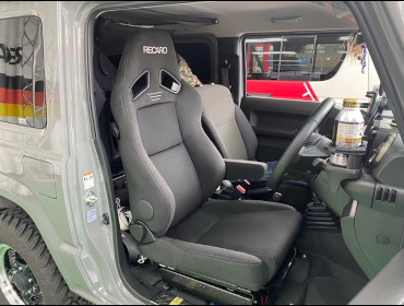 SUZUKI�@�W���j�[�@JB64�i2020�N�j�@�Ɂ@RECARO�i���J���j�@SR-7F�@GK100�@BK/BK�@�V�[�g�q�[�^�[�t���@����