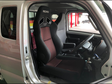SUZUKI�@�X�[�p�[�L�����[�@DA16T�i2021�N�j�@�Ɂ@RECARO�i���J���j�@SR-7F�@GK100�@BK/RED�@A/R�@�~���E�@����