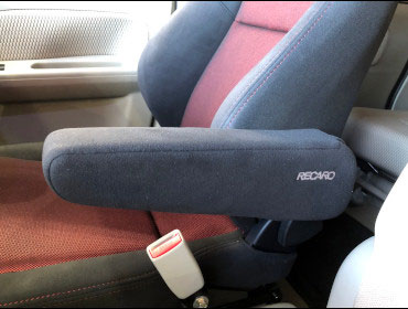 SUZUKI�@�G�u���B���S���@DA17W�@�Ɂ@RECARO�i���J���j�@SR-7F�@GK100�@BK/RED�@����