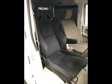 SUZUKI�@�G�u���B�@DA17V�@�Ɂ@RECARO�i���J���j�@SR-7F�@KK100�@BK�@�V�[�g�q�[�^�[�t���@�A�[�����X�g�t���@����