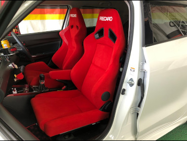 SUZUKI�@�X�C�t�gRS�@ZC82S�i2017�N�j�@�Ɂ@RECARO�i���J���j�@SR-6�@KK100S�@RED�@���ʃV���[�g���H�@�V�[�g�q�[�^�[�t���@���@SR-7F�@KK100�@RED�@�A�[�����X�g�t���@����