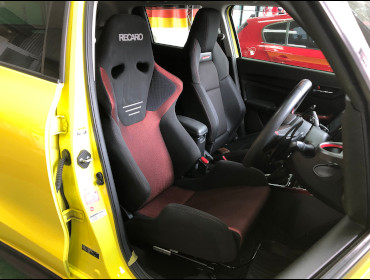 SUZUKI�@�X�C�t�g�X�|�[�c�@ZC33S�i2019�N�j�@�Ɂ@RECARO�i���J���j�@SR-6�@GK100S�@BK/RED�@����