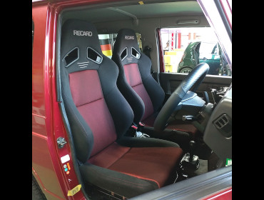 SUZUKI�@�W���j�[�@JA22W�i1996�N�j�@�Ɂ@RECARO�i���J���j�@SR-7F�@GK100�@BK/RED�@�~���E�@����