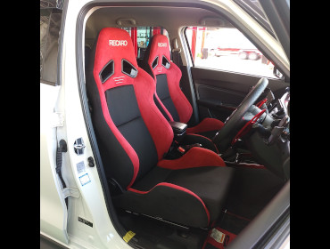 SUZUKI�@�X�C�t�g�X�|�[�c�@ZC33S�i2020�N�j�@�Ɂ@RECARO�i���J���j�@SR-7�@GU100H�@RED�@���@SR-7�@GU100�@RED�@����
