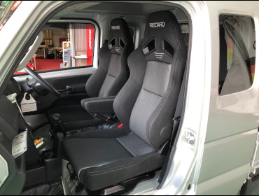 SUZUKI�@�L�����[�@DA16T�i2019�N�j�@�Ɂ@RECARO�i���J���j�@SR-7F�@GK100�@BK/SIL�@�~���E�@����