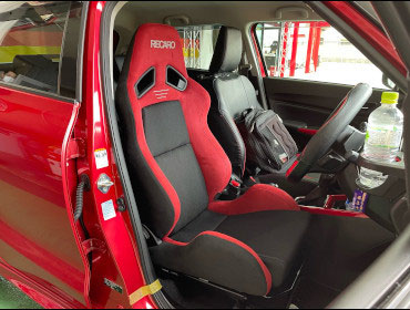SUZUKI�@�X�C�t�g�@ZC53S�i2020�N�j�@�Ɂ@RECARO�i���J���j�@SR-7�@GU100H�@RED�@����