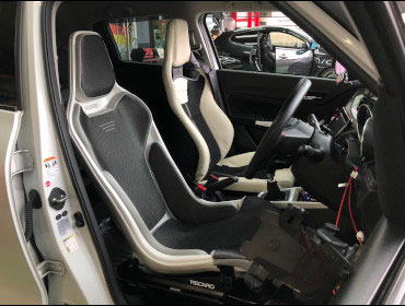 SUZUKI�@�X�C�t�g�X�|�[�c�@ZC33S�i2017�N�j�@�Ɂ@RECARO�i���J���j�@RCS�@���V�F��/�V���o�[���b�V���@���@�N���X�X�|�[�c�X�^�[CL210H�@�A�C�{���[�@����