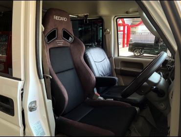 SUZUKI�@�G�u���B�@DA64V�i2015�N�j�@�Ɂ@RECARO�i���J���j�@SR-7F�@GU100�@�u���E���@�A�[�����X�g�t���@����