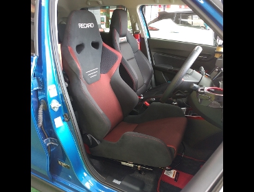 SUZUKI�@�X�C�t�g�X�|�[�c�@ZC33S�i2021�N�j�@�Ɂ@RECARO�i���J���j�@SR-6�@GK100S�@BK/RED�@����