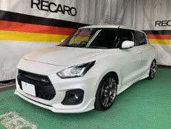 SUZUKI�@�X�C�t�g�X�|�[�c�@ZC33S�i2021�N�j�@�Ɂ@RECARO�i���J���j�@SR-6�@GK100S�@BK/RED�@�V�[�g�q�[�^�[�t���@�~���E�@����