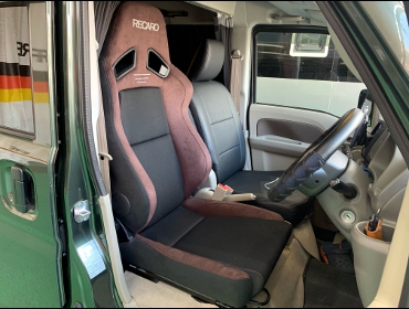 SUZUKI�@�G�u���B�@DA17V�i2020�N�j�@�Ɂ@RECARO�i���J���j�@SR-7F�@GU100�@�u���E���@�A�[�����X�g�t���@����