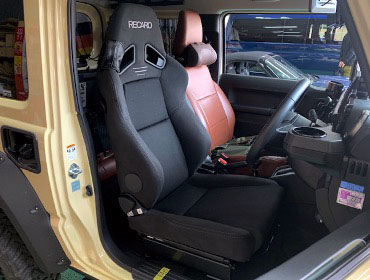 SUZUKI�@�W���j�[�V�G���@JB74�i2018�N�j�@�Ɂ@RECARO�i���J���j�@SR-7F�@GK100�@BK/BK�@����