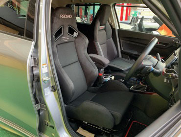 SUZUKI�@�X�C�t�g�X�|�[�c�@ZC33S�i2021�N�j�@�Ɂ@RECARO�i���J���j�@SR-7�@GU100 BK�@����