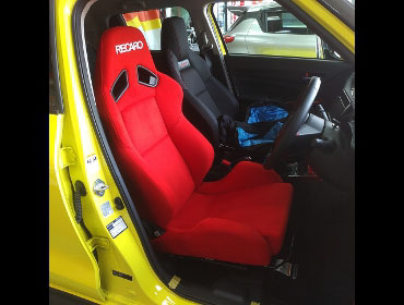 SUZUKI�@�X�C�t�g�X�|�[�c�@ZC33S�i2021�N�j�@�Ɂ@RECARO�i���J���j�@SR-7�@KK100�@RED�@����