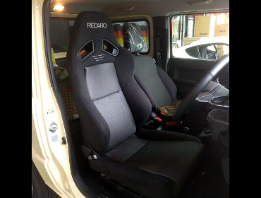 SUZUKI�@�W���j�[�@JB64W�i2021�N�j�@�Ɂ@RECARO�i���J���j�@SR-7F�@GK100�@BK/SIL�@�V�[�g�q�[�^�[�t���@����