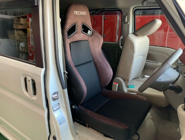 SUZUKI�@�G�u���B�@DA17W�i2022�N�j�@�Ɂ@RECARO�i���J���j�@SR-7F�@GU100�@�u���E���@�A�[�����X�g�t���@����