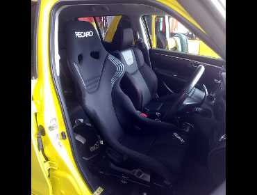 SUZUKI�@�X�C�t�g�X�|�[�c�@CBA-ZC32S�@�Ɂ@RECARO�i���J���j�@RS-GS�@BK�@����