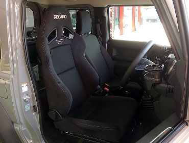 SUZUKI�@�W���j�[�V�G���@JB74�i2023�N�j�@�Ɂ@RECARO�i���J���j�@SR-7F�@GK100�@BK/BK�@����