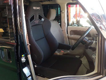 SUZUKI�@�G�u���B�@DA17V�i2019�N�j�@�Ɂ@RECARO�i���J���j�@SR-7F�@GK100�@BK/BK�@�A�[�����X�g�t���@����