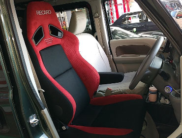 SUZUKI�@�G�u���B�o���@DA17�@�Ɂ@RECARO�i���J���j�@SR-7F�@GU100�@RED�@�A�[�����X�g�t���@����