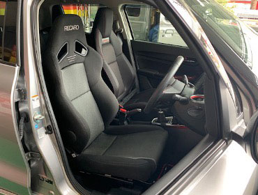 SUZUKI�@�X�C�t�g�X�|�[�c�@ZC33S�i2021�N�j�@�Ɂ@RECARO�i���J���j�@SR-7F�@GK100�@BK/SIL�@�V�[�g�q�[�^�[�t���@����