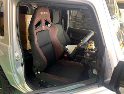 SUZUKI�@�W���j�[�V�G���@JB74�i2018�N�j�@�Ɂ@RECARO�i���J���j�@SR-7F�@GK100�@BK/BK�@����